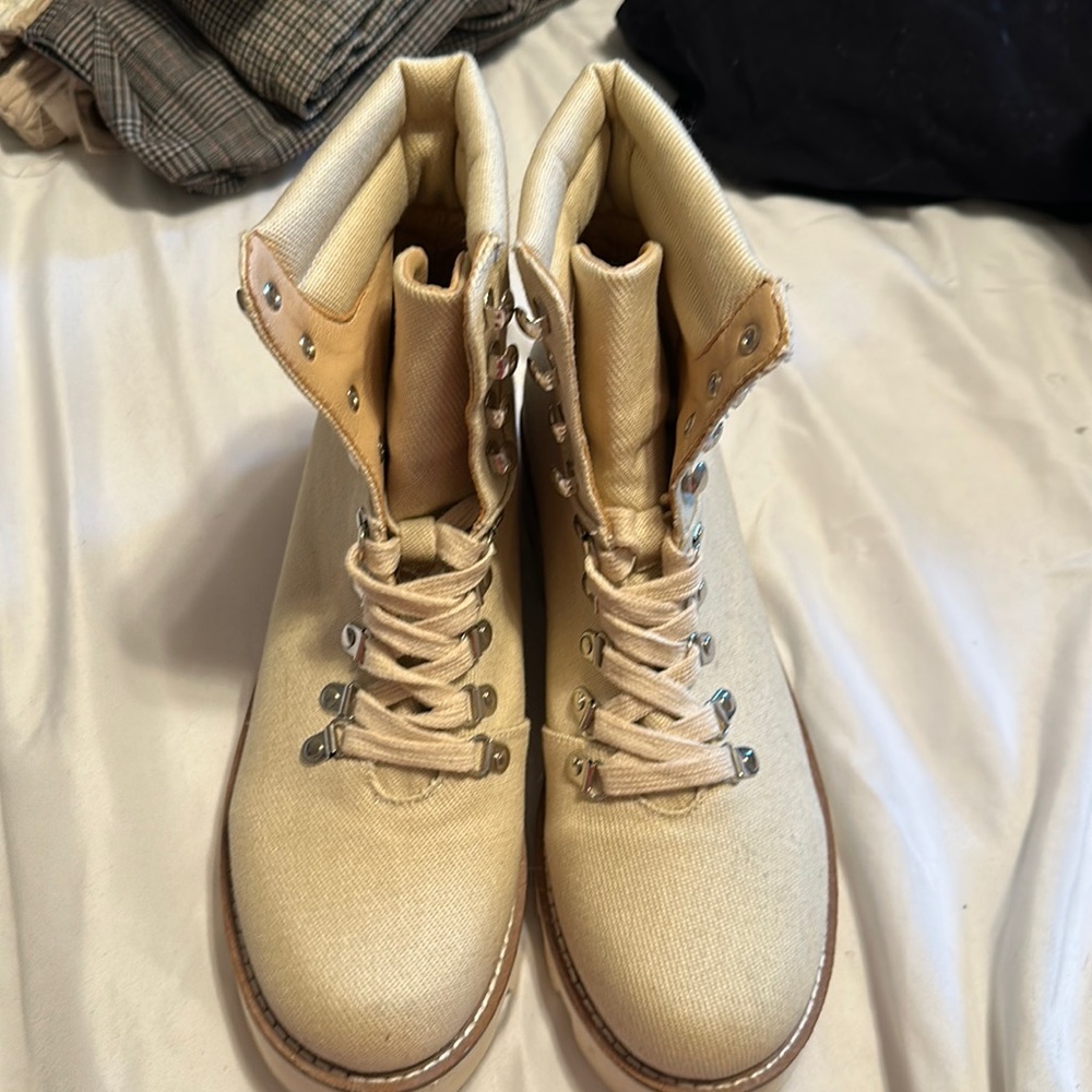 Combat boots